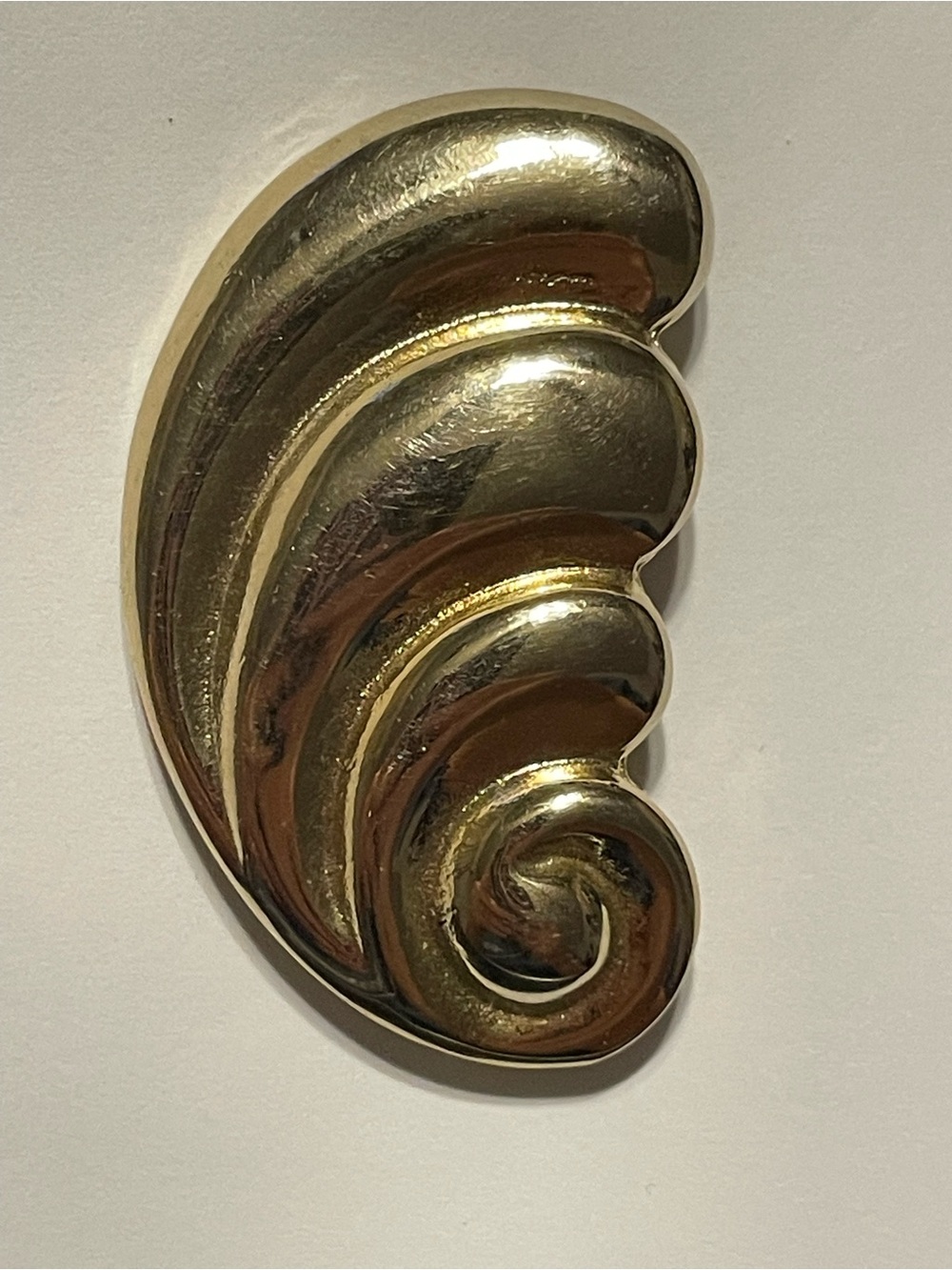 Vintage Gold Tone Shell Brooch #7650